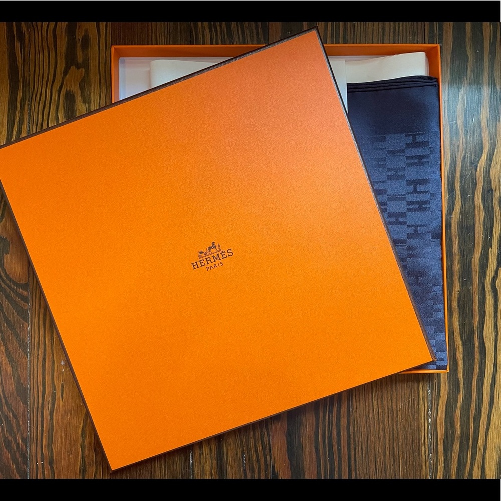 Hermès Men’s Silk Pocket Square in Marine